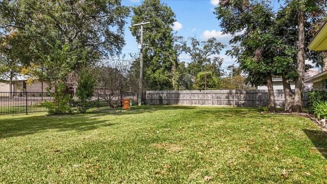 115 Valley Drive, Liberty, TX 77575