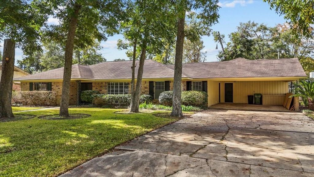 115 Valley Drive, Liberty, TX 77575