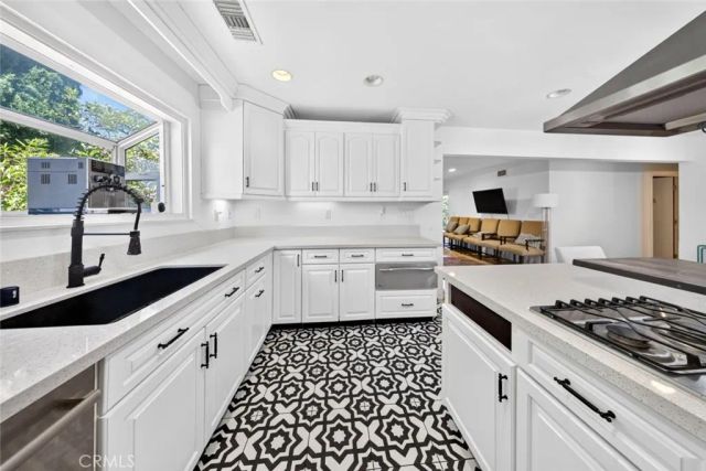 411 Fordland Avenue, La Verne, CA 91750
