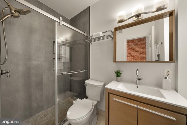 706 L ST SE, Washington, DC 20003