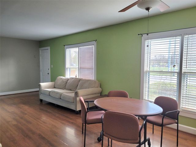 1106 Austin ST, Bastrop, TX 78602