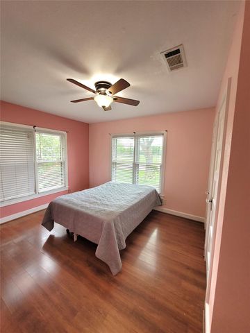 1106 Austin ST, Bastrop, TX 78602