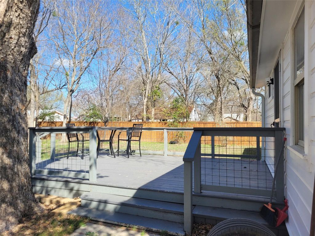 1106 Austin ST, Bastrop, TX 78602