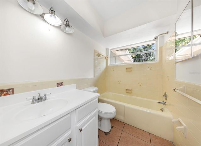 11234 68TH AVENUE N, Seminole, FL 33772