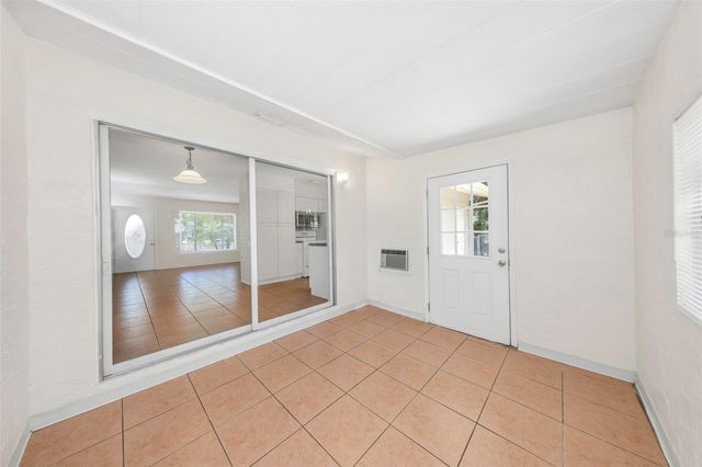 11234 68TH AVENUE N, Seminole, FL 33772