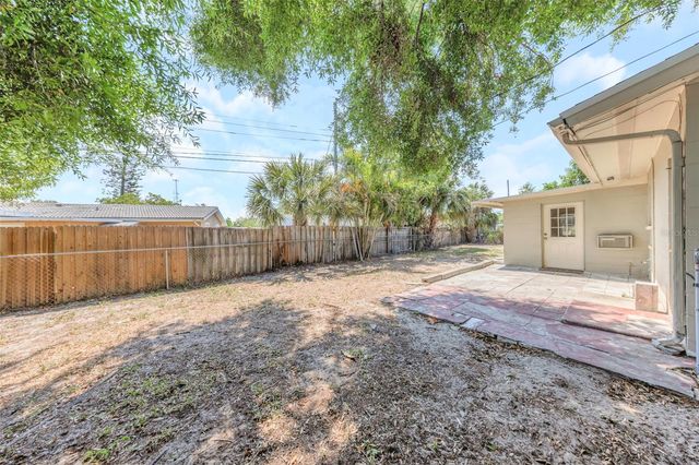 11234 68TH AVENUE N, Seminole, FL 33772