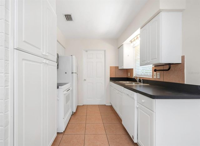 11234 68TH AVENUE N, Seminole, FL 33772