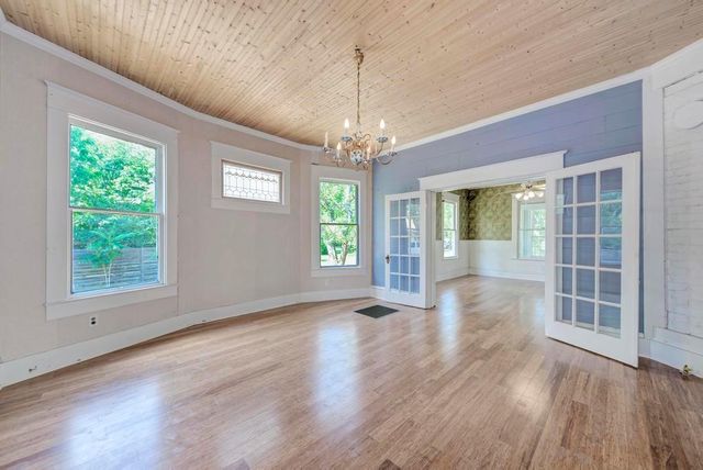 904 S Walnut ST, Georgetown, TX 78626