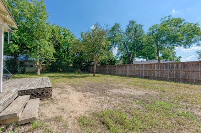 904 S Walnut ST, Georgetown, TX 78626
