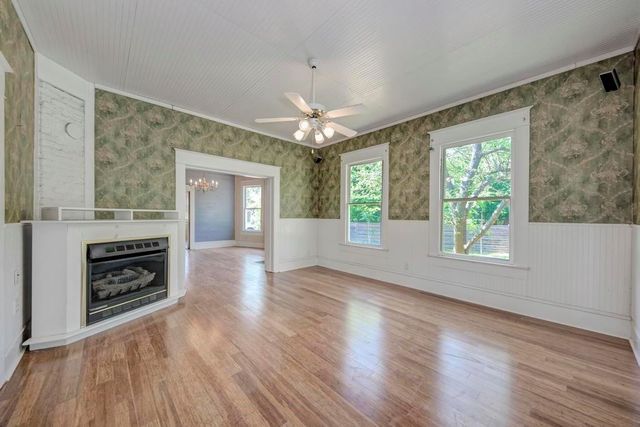 904 S Walnut ST, Georgetown, TX 78626