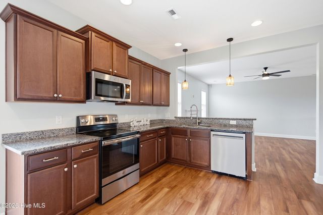 447 Avendale Drive, Rocky Point, NC 28457