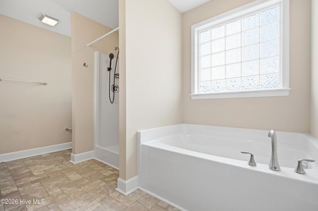 447 Avendale Drive, Rocky Point, NC 28457