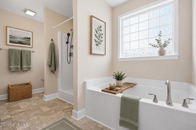 447 Avendale Drive, Rocky Point, NC 28457