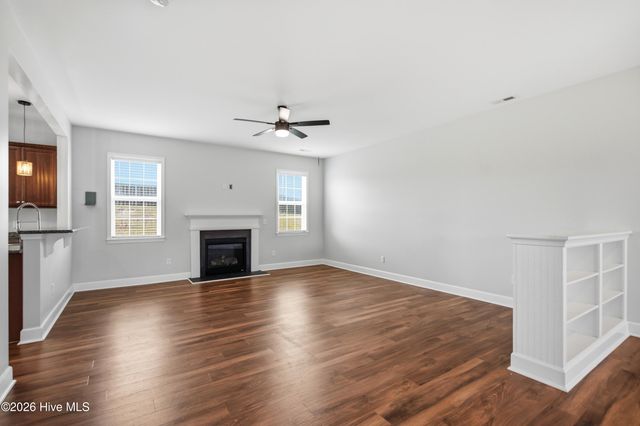 447 Avendale Drive, Rocky Point, NC 28457