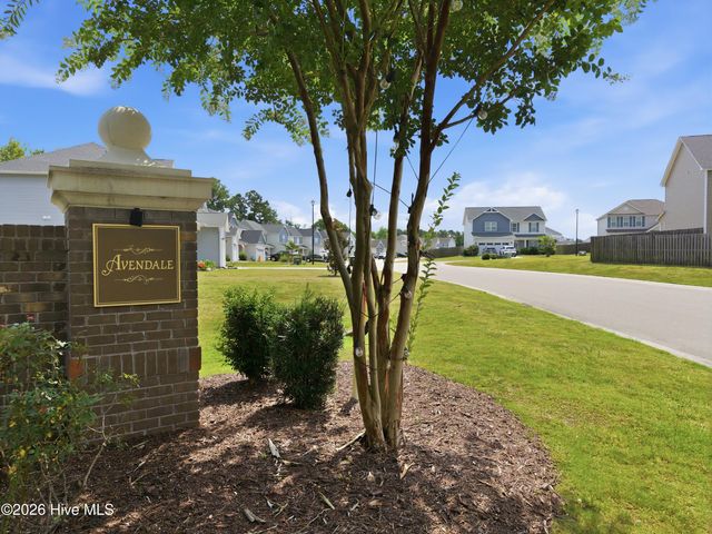 447 Avendale Drive, Rocky Point, NC 28457