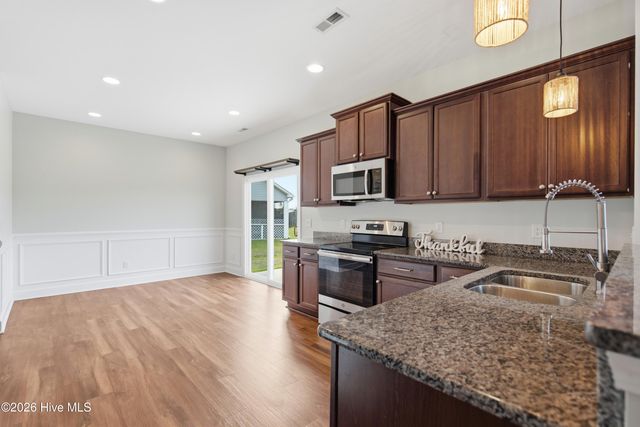 447 Avendale Drive, Rocky Point, NC 28457