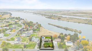 65 Snake River Dr, Burbank, WA 99323