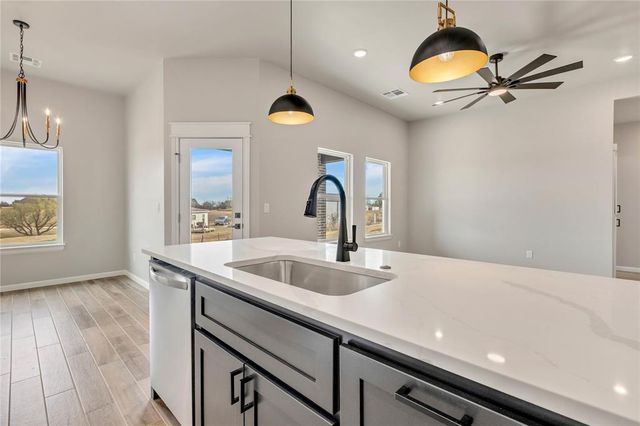 514 Grand Sycamore Drive, Washington, OK 73093