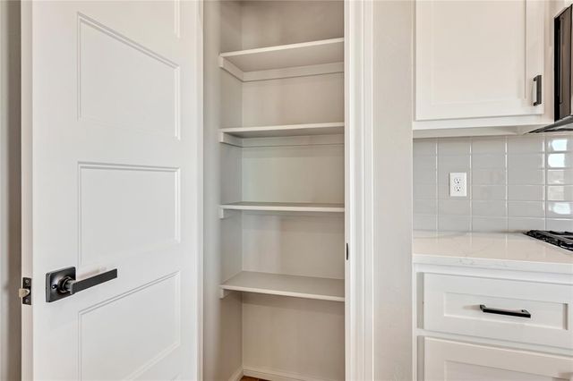 514 Grand Sycamore Drive, Washington, OK 73093