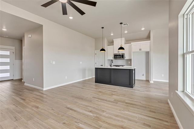 514 Grand Sycamore Drive, Washington, OK 73093