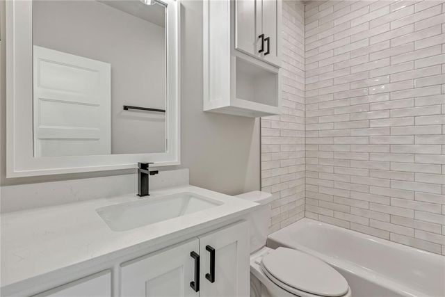 514 Grand Sycamore Drive, Washington, OK 73093