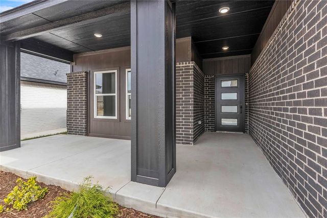 514 Grand Sycamore Drive, Washington, OK 73093