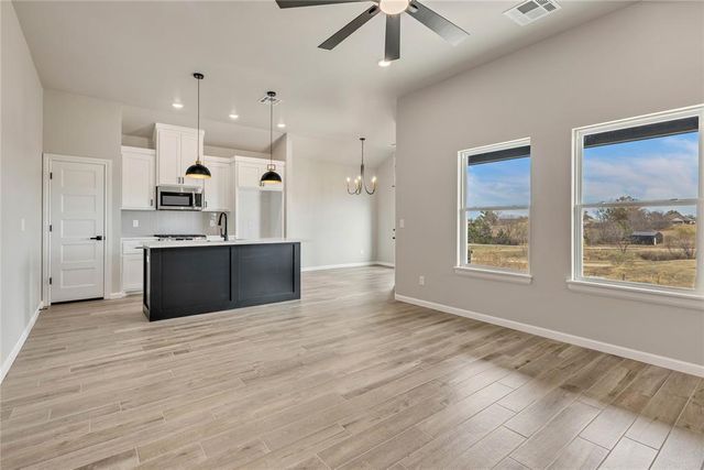 514 Grand Sycamore Drive, Washington, OK 73093