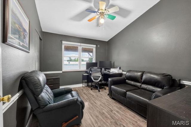 3301 Avenue H, St Louis, MO 63125