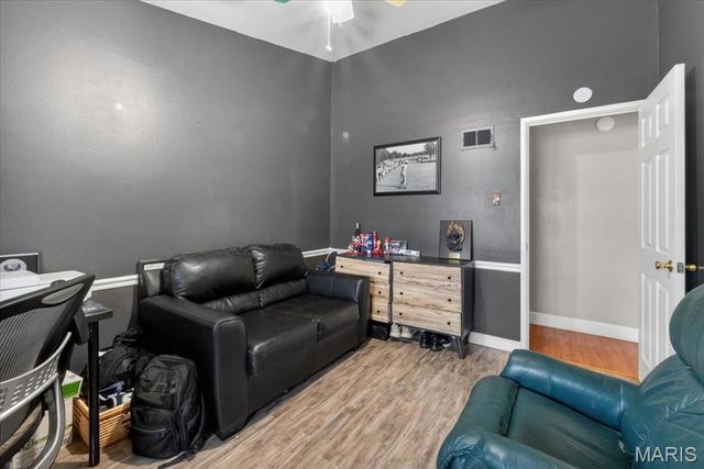 3301 Avenue H, St Louis, MO 63125
