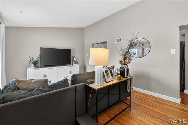3301 Avenue H, St Louis, MO 63125