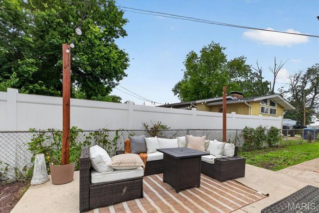 3301 Avenue H, St Louis, MO 63125