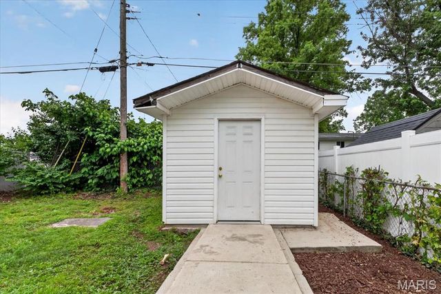 3301 Avenue H, St Louis, MO 63125