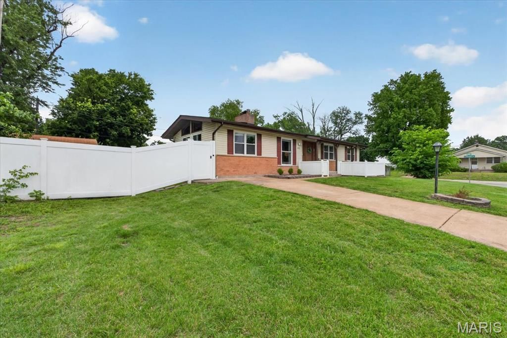 3301 Avenue H, St Louis, MO 63125