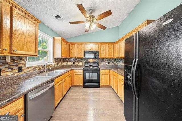 5822 Bridgeport Court, Flowery Branch, GA 30542