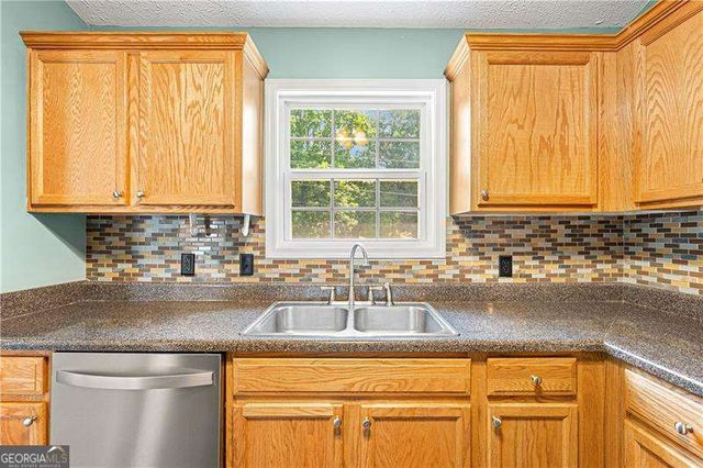 5822 Bridgeport Court, Flowery Branch, GA 30542