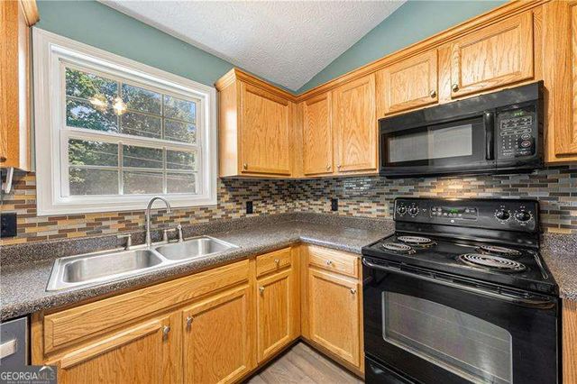 5822 Bridgeport Court, Flowery Branch, GA 30542