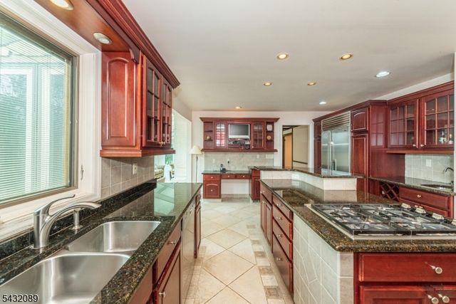 104 Shrewsbury Dr, Livingston Twp., NJ 07039