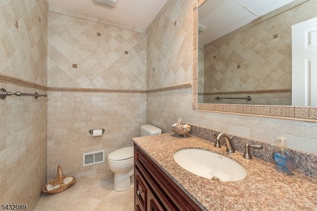 104 Shrewsbury Dr, Livingston Twp., NJ 07039
