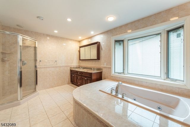 104 Shrewsbury Dr, Livingston Twp., NJ 07039