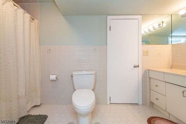 104 Shrewsbury Dr, Livingston Twp., NJ 07039