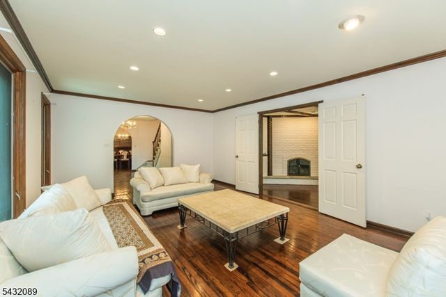 104 Shrewsbury Dr, Livingston Twp., NJ 07039