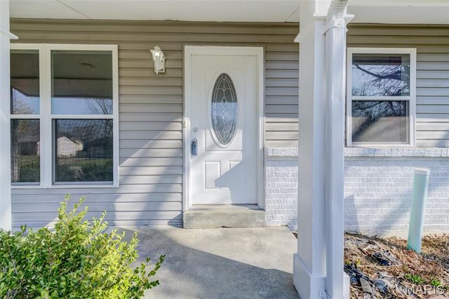 2 Country Lane, Warrenton, MO 63383