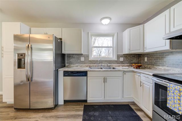 2 Country Lane, Warrenton, MO 63383