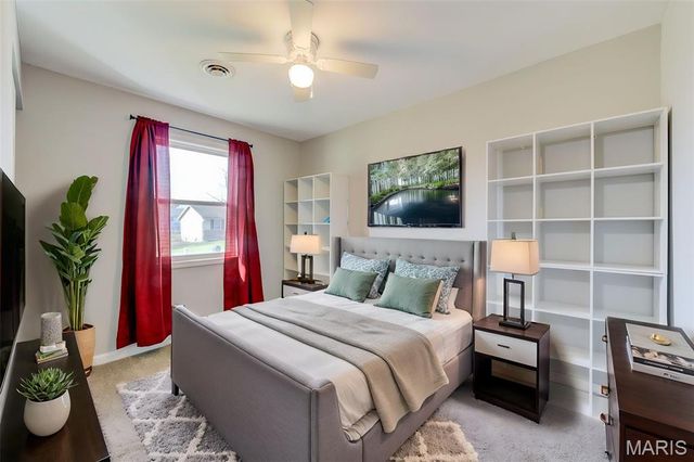 2 Country Lane, Warrenton, MO 63383