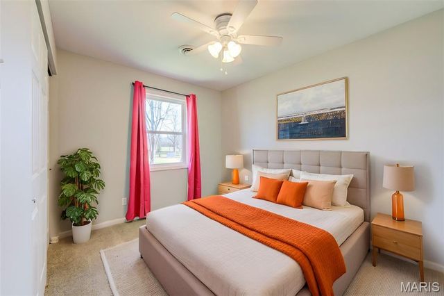 2 Country Lane, Warrenton, MO 63383