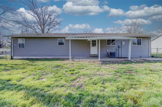 2 Country Lane, Warrenton, MO 63383