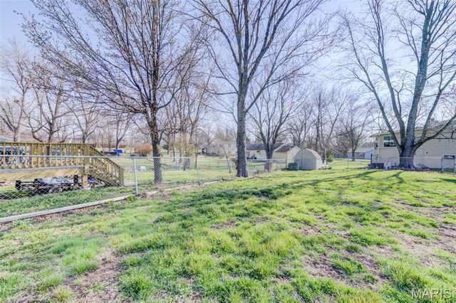 2 Country Lane, Warrenton, MO 63383