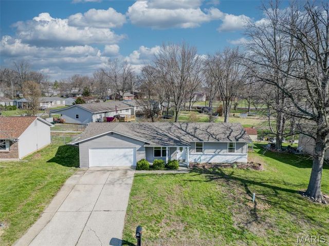 2 Country Lane, Warrenton, MO 63383