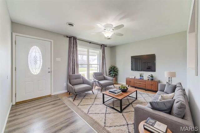 2 Country Lane, Warrenton, MO 63383