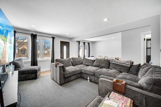 3322 N Pittsburgh Avenue, Chicago, IL 60634